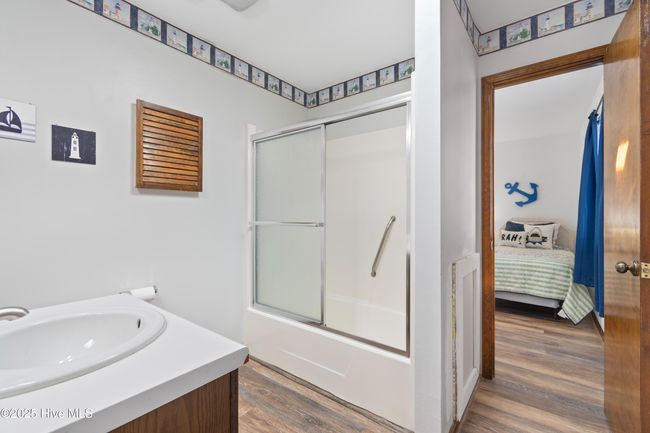 Bathroom 2 | Image 21