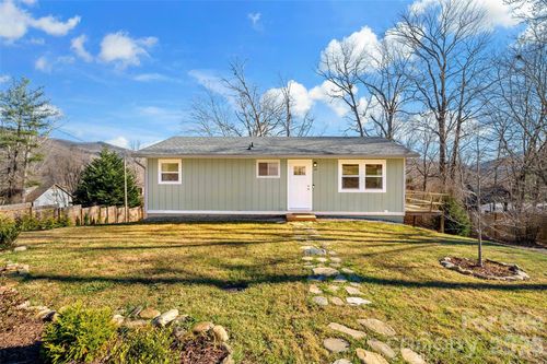 29 Alexander St, Black Mountain, NC, 28711-6113 | Card Image
