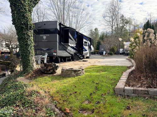 164-4229 E Parkway, Gatlinburg, TN, 37738-6427 | Card Image