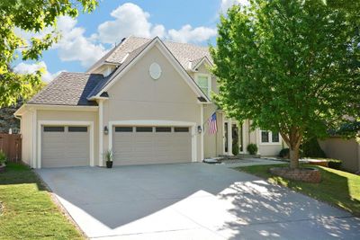 View of front facade with a front yard | Image 1