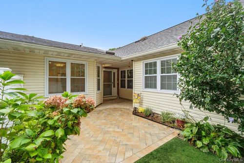 21 Revere Dr, Sayville, NY, 11782-1350 | Card Image