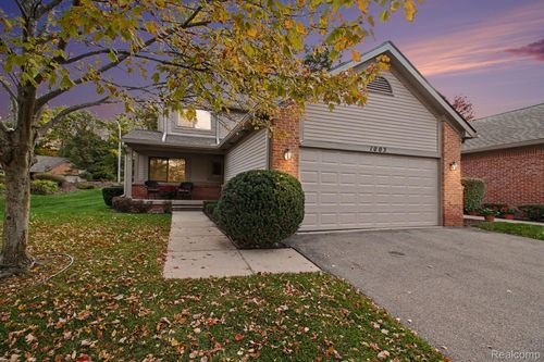 1003 Pinewood Ct, Brighton, MI, 48116-2424 | Card Image