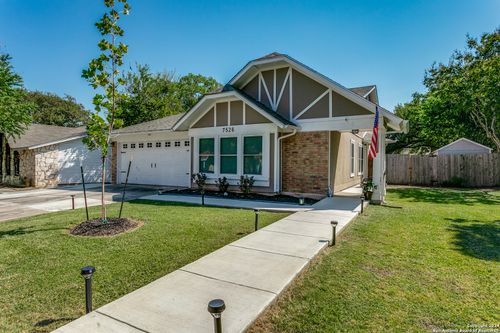 7526 Oriental Trl, San Antonio, TX, 78244 | Card Image