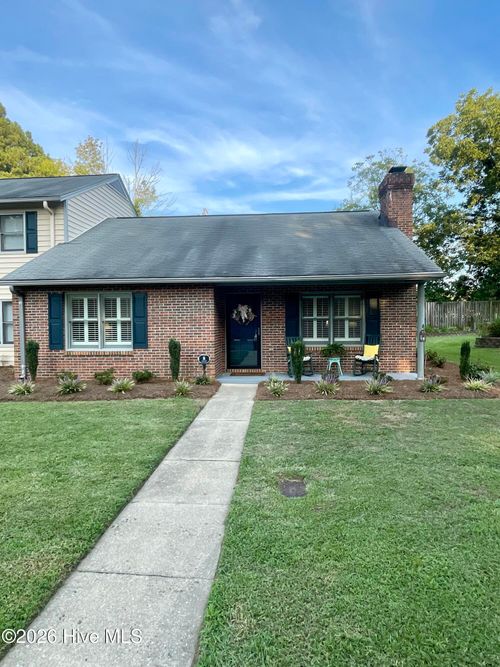 8 Southwood Dr, Smithfield, NC, 27577-4363 | Card Image