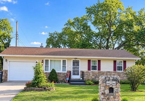 817 Fieldhouse Avenue, Elkhart, IN, 46517-1646 | Card Image