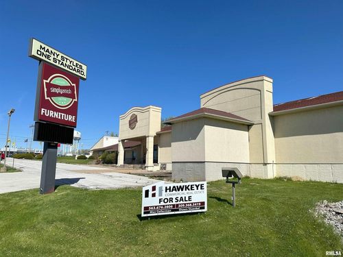 3711 Harrison St, Davenport, IA, 52806-5906 | Card Image