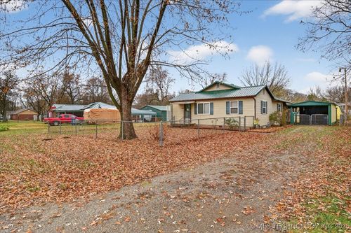 715 S Hickory St, Nowata, OK, 74048-4209 | Card Image