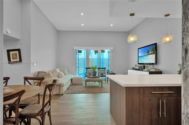 APT-3E - 5555 Collins Ave, Condo with 1 bedrooms, 2 bathrooms and null parking in Miami Beach FL | Image 12