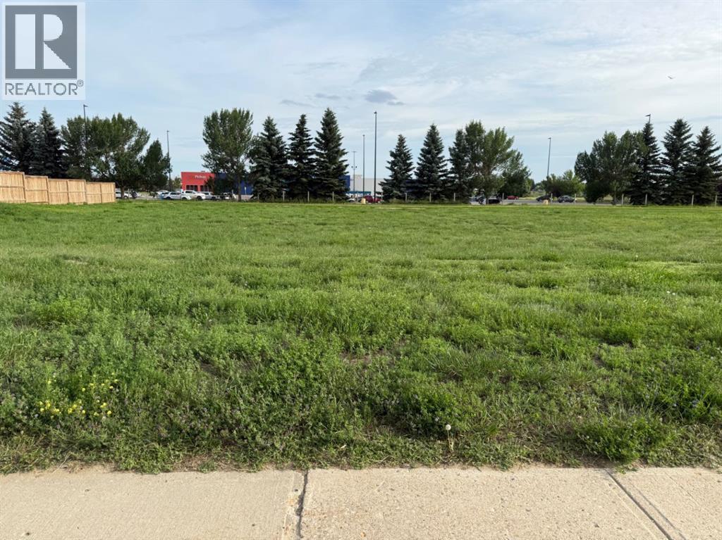 Land in Brooks 3