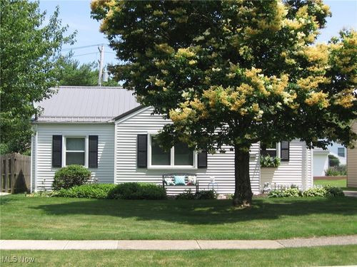 1131 Commonwealth Ave, Mayfield Heights, OH, 44124-1743 | Card Image