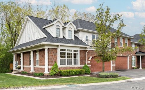 4344 Gateway Cir, West Bloomfield, MI, 48322-3670 | Card Image