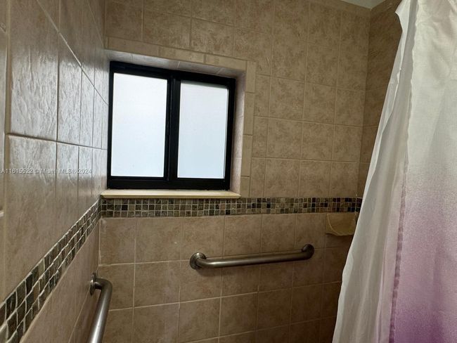 EFFICIENCY - 1370 W 84 Th St, Home with 1 bedrooms, 1 bathrooms and null parking in Hialeah FL | Image 11