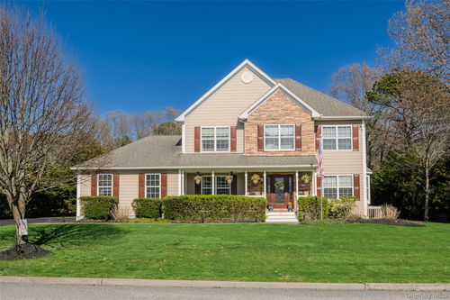 6 Ridge Ct, Center Moriches, NY, 11934-3752 | Card Image