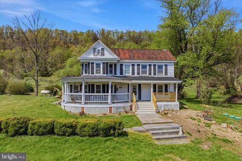 92 English Muffin Way, BERKELEY SPRINGS, WV, 25411-3117 | Card Image