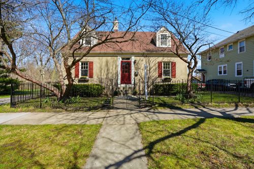 218 N 4th Ave, St. Charles, IL, 60174-2020 | Card Image