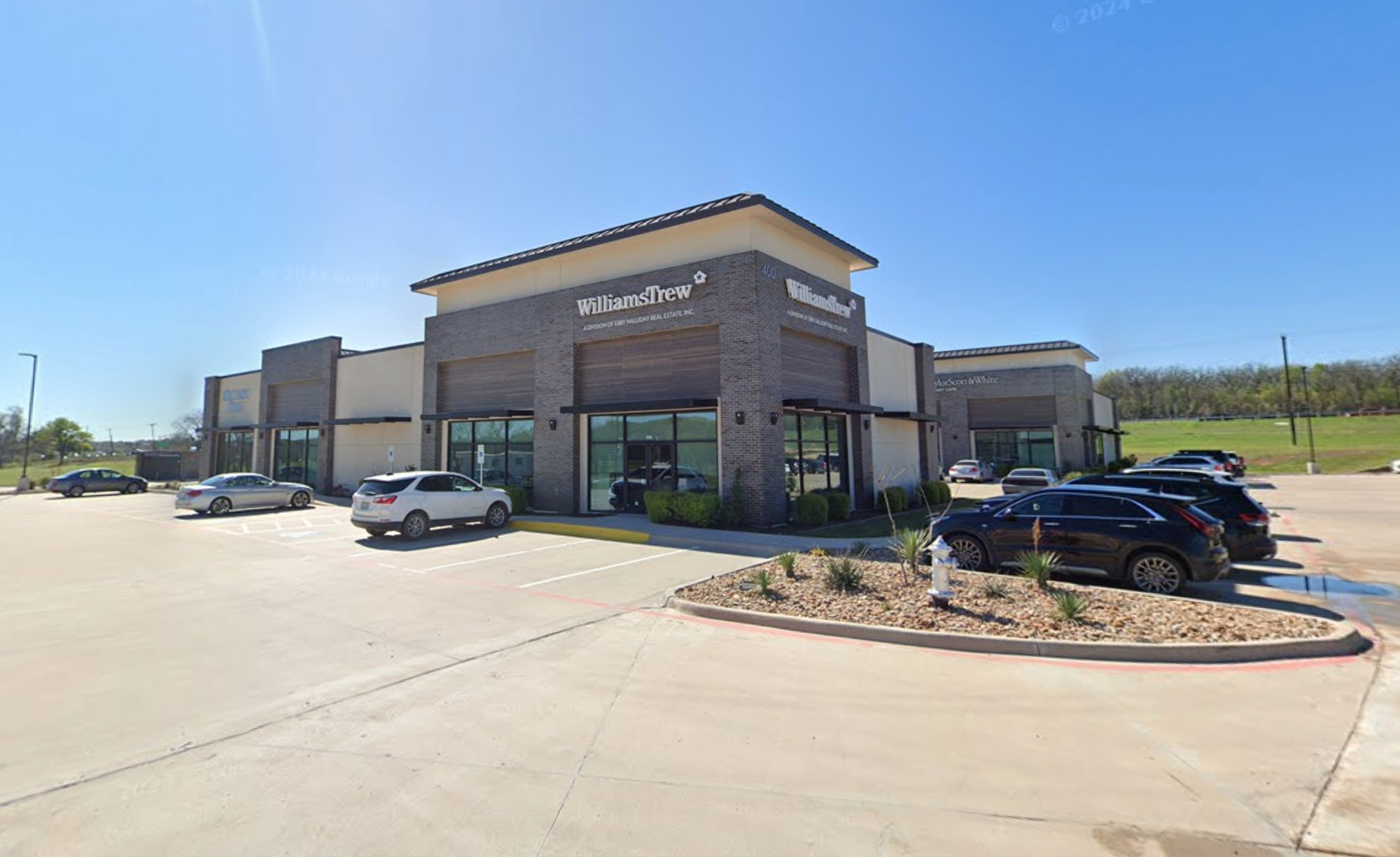 Commercial Lease in Willow Park 2