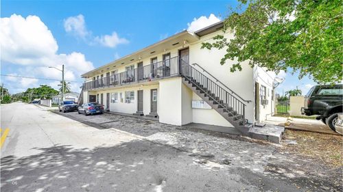 324 Nw 3rd St, Hallandale Beach, FL, 33009-4034 | Card Image
