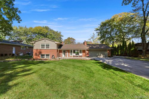 21102 Knudsen Dr, Grosse Ile, MI, 48138-1158 | Card Image