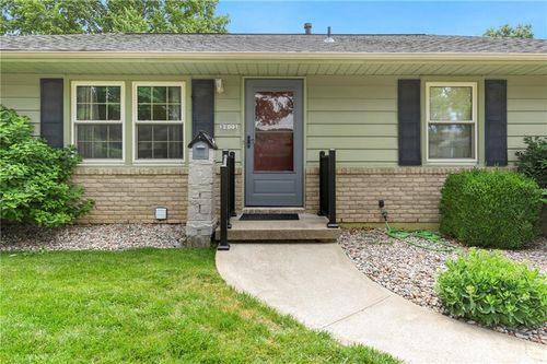 3801 Stonewall Ct, Independence, MO, 64055-4100 | Card Image