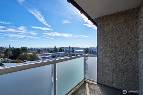 apt-301-812 N 42nd St, Seattle, WA, 98103-7363 | Card Image