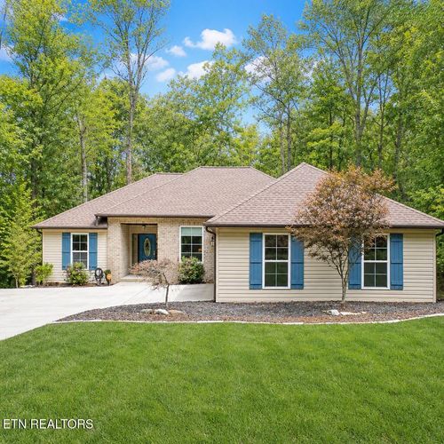 121 Shelley Ln, Crossville, TN, 38558-8566 | Card Image