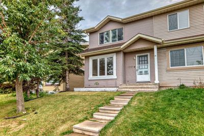 81 Castlebrook Way Ne, Home with 3 bedrooms, 1 bathrooms and 1 parking in Calgary AB | Image 2