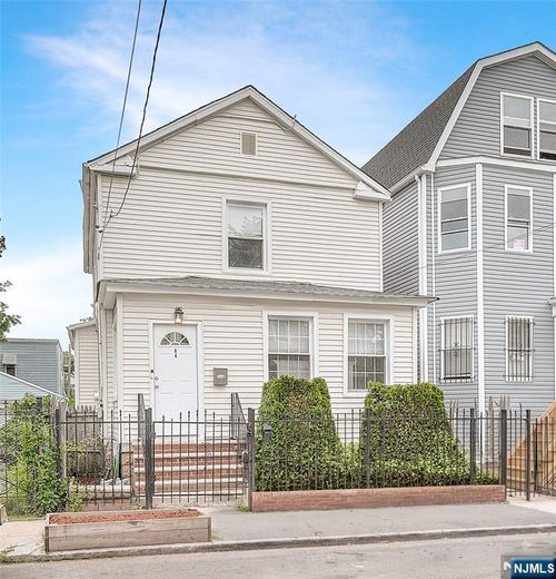 64 Norwood St, Newark, NJ, 07106-1818 | Card Image