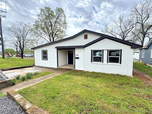 807 W Choctaw St, Tahlequah, OK, 74464-3411 | Card Image