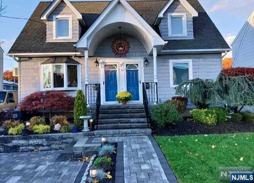 37 Reid Ave, Bergenfield, NJ, 07621-1922 | Card Image