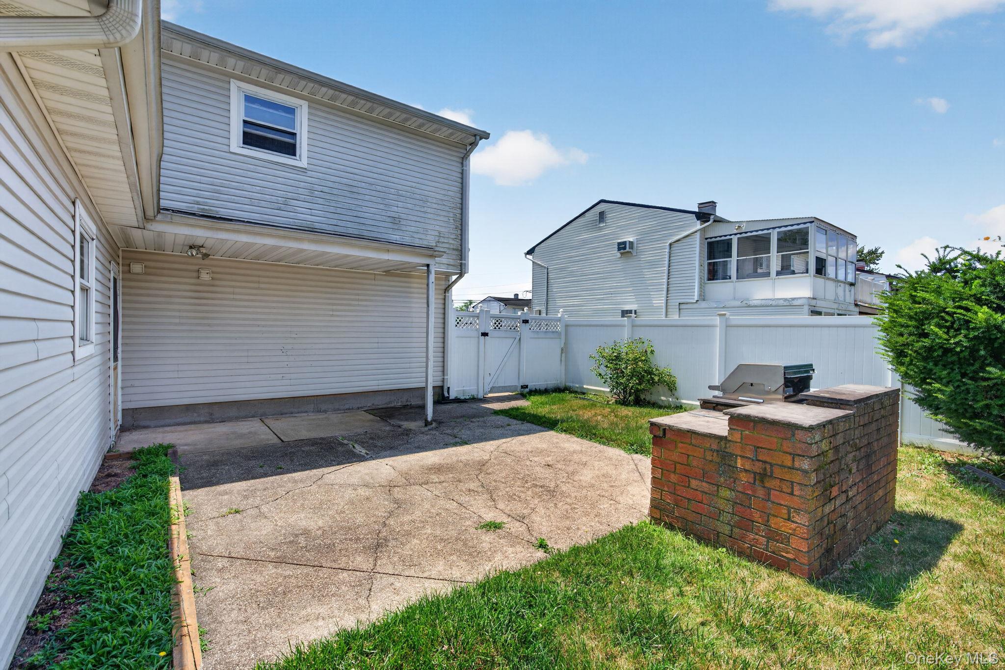 Residential in Oyster Bay 5