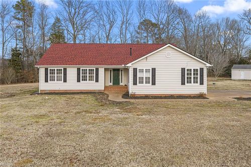 9039 Coles Landing Dr, Gloucester, VA, 23061-5460 | Card Image