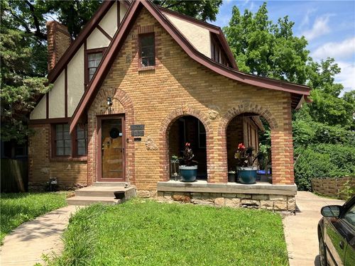1824 E 47th Ter, Kansas City, MO, 64130-2501 | Card Image