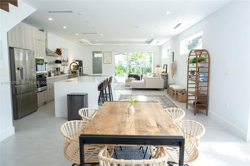 a-3524 Sw 25th Ter, Miami, FL, 33133-2005 | Card Image