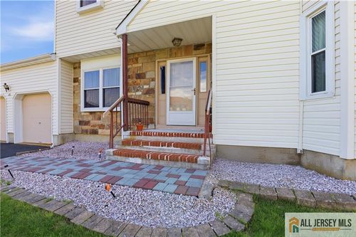 40 La Valencia Rd, Old Bridge, NJ, 08857-3305 | Card Image