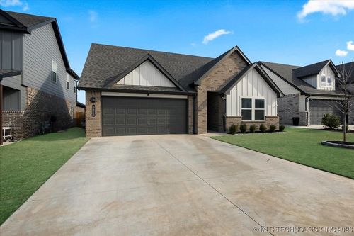 4623 S Chestnut Ave, Broken Arrow, OK, 74011-3740 | Card Image