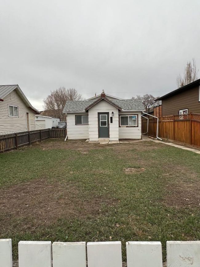 1230 2 Avenue W, Home with 3 bedrooms, 1 bathrooms and 2 parking in Drumheller AB | Image 12