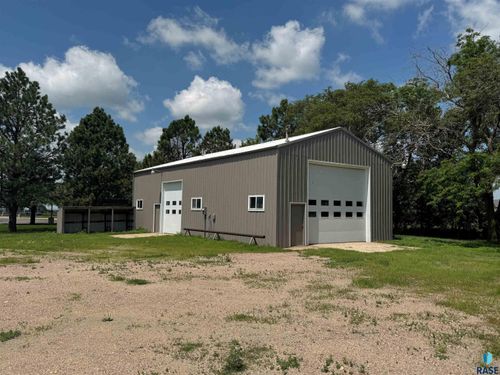 1204 W Cedar St, Beresford, SD, 57004-1011 | Card Image
