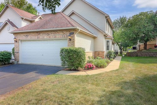 2007 Thornwood Cir, St. Charles, IL, 60174-5015 | Card Image