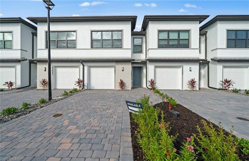 27900 Radiant Ct, BONITA SPRINGS, FL, 34135-3570 | Card Image