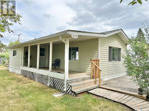 211 Memorial Dr E, Shell Lake, SK, S0J2G0 | Card Image