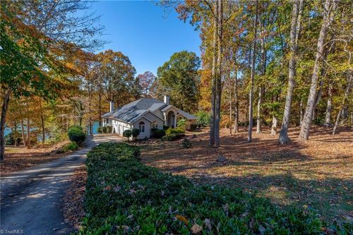 316 Lake Point Ln, Belews Creek, NC, 27009-9207 | Card Image