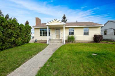 2728 W Hoffman Ave, Home with 4 bedrooms, 2 bathrooms and null parking in Spokane WA | Image 2