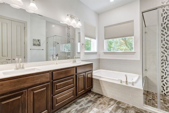 Primary Bathroom | Image 27