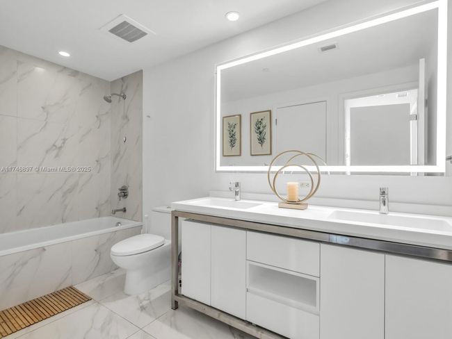 APT-1507 - 2000 Metropica Way, Condo with 2 bedrooms, 2 bathrooms and null parking in Sunrise FL | Image 16