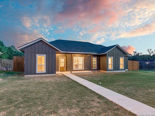 1015 Timbercrest Dr, Pleasanton, TX, 78064-1540 | Card Image