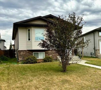 143 Mount Sundance Cres W, House detached with 4 bedrooms, 2 bathrooms and 3 parking in Lethbridge AB | Image 2