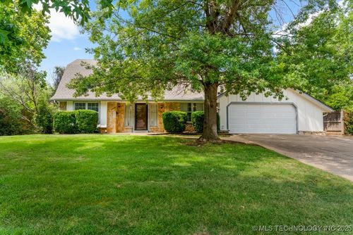 5923 E 48th Street, Tulsa, OK, 74135 | Card Image