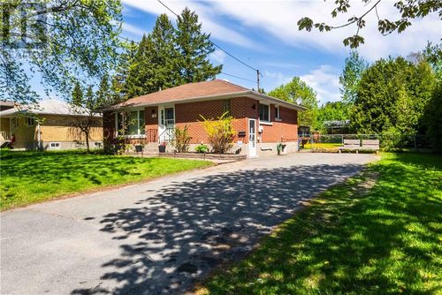 782 Robinson Dr, Sudbury, ON, P3E2J3 | Card Image
