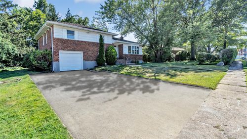 115 Old Courthouse Rd, New Hyde Park, NY, 11040-1200 | Card Image