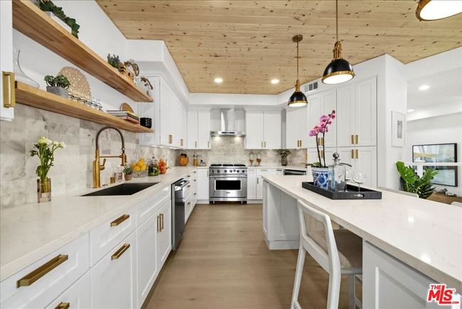 APT-11 - 4414 Moorpark Way, Townhouse with 2 bedrooms, 3 bathrooms and null parking in Toluca Lake CA | Image 14